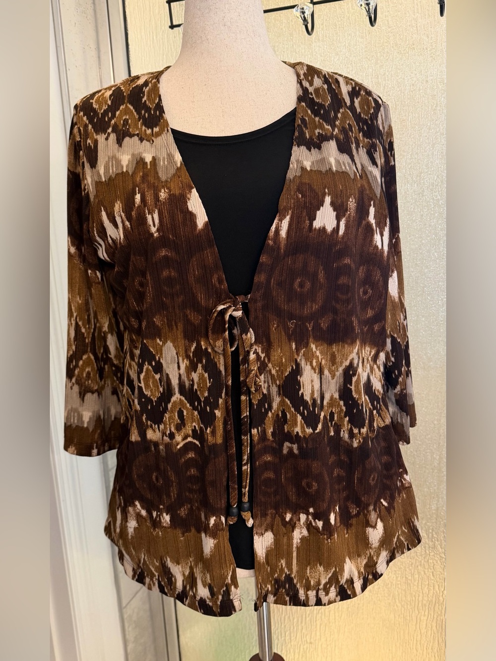 Notations Women's Plus 1X Brown Ikat Plissé Tie-Front Cardigan Top Set